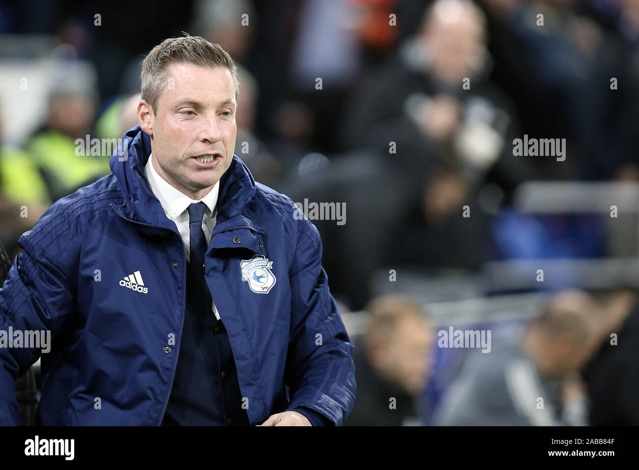 Cardiff, Royaume-Uni. 26 Nov, 2019. Neil Harris manager de Cardiff City durant son premier match à domicile en tant que patron de Cardiff l'EFL Sky Bet match de championnat entre Cardiff City et Stoke City au Cardiff City Stadium, Cardiff, Pays de Galles. Photo par Dave Peters. Usage éditorial uniquement, licence requise pour un usage commercial. Aucune utilisation de pari, de jeux ou d'un seul club/ligue/dvd publications. Credit : UK Sports Photos Ltd/Alamy Live News Banque D'Images