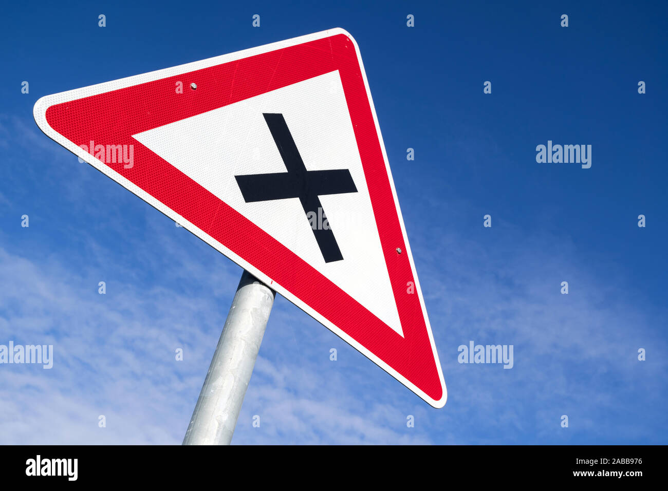 German road sign : l'intersection de l'avant Banque D'Images