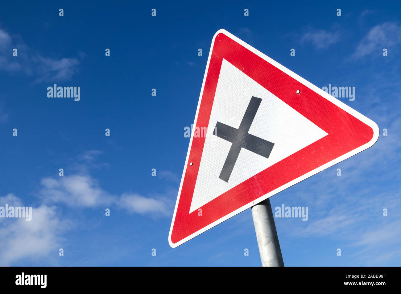 German road sign : l'intersection de l'avant Banque D'Images