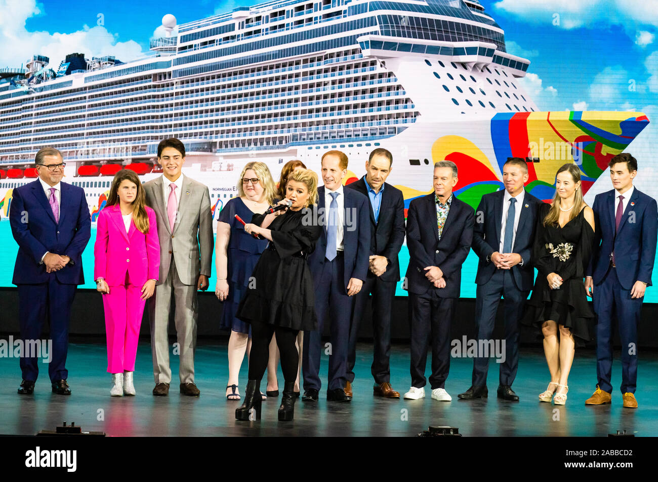 Les cadres familiaux à NCL concert inaugural de l'Encore et marraine de baptême avec Kelly Clarkson le 21 novembre 2019 à Miami, Floride Banque D'Images
