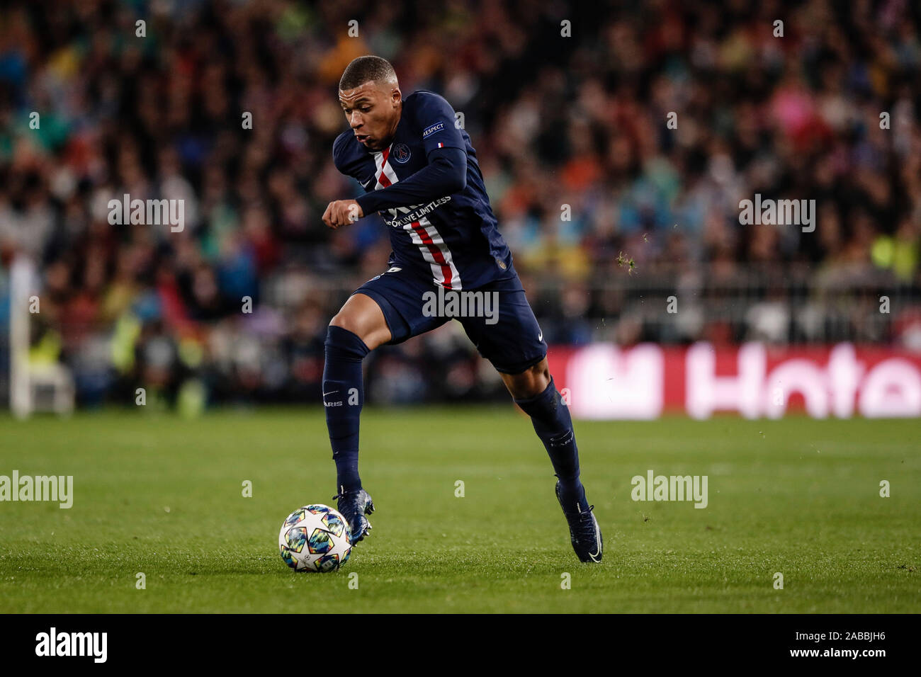 Stade Santiago Bernabeu, Madrid, Espagne. 26 Nov, 2019. Ligue des Champions de football, le Real Madrid contre Paris Saint Germain ; Kylian Mbappe (PSG) - usage éditorial : Action Crédit Plus Sport/Alamy Live News Banque D'Images