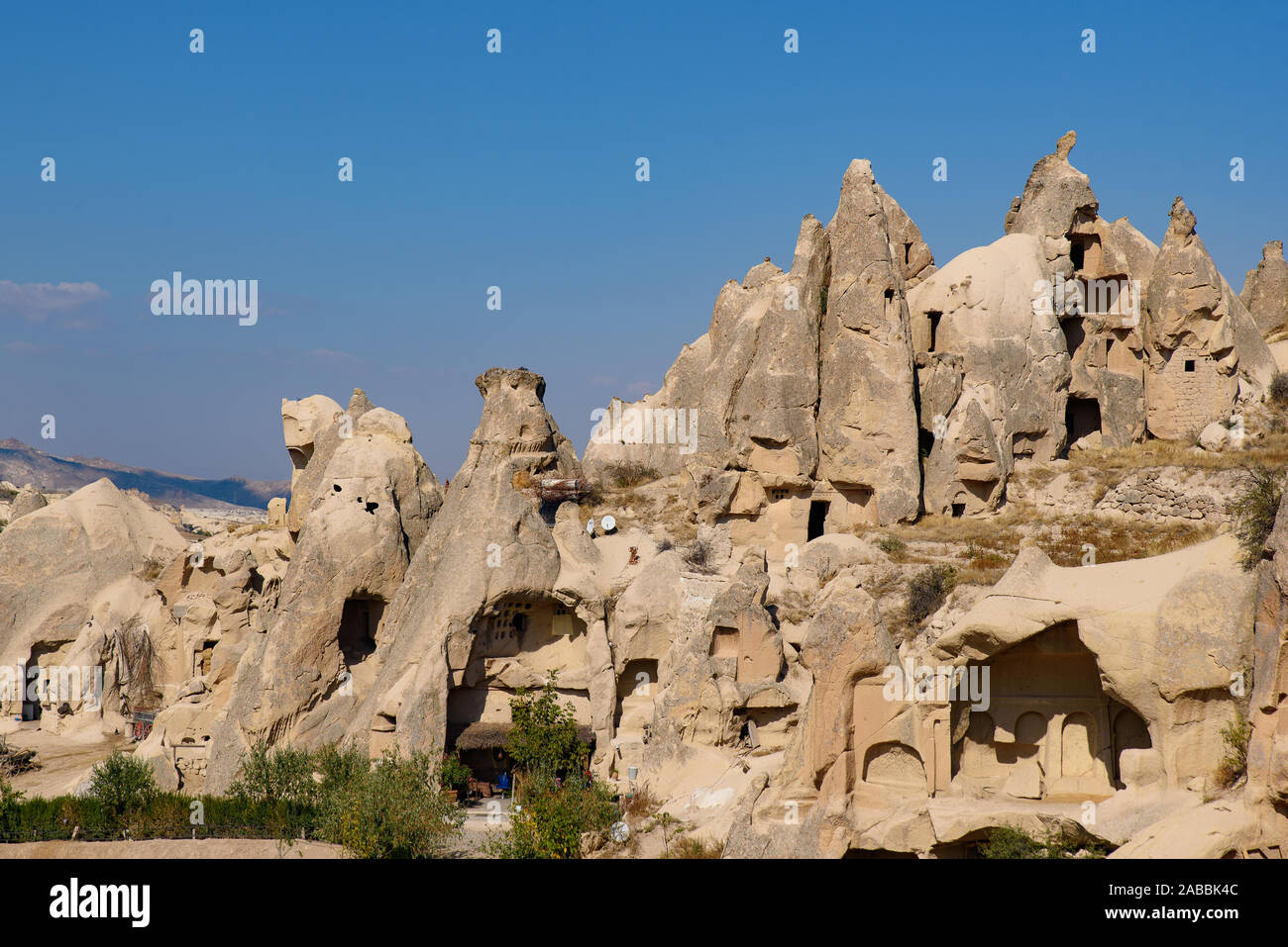 Maisons Grotte gravées dans la pierre à Göreme, Cappadoce, Turquie Banque D'Images