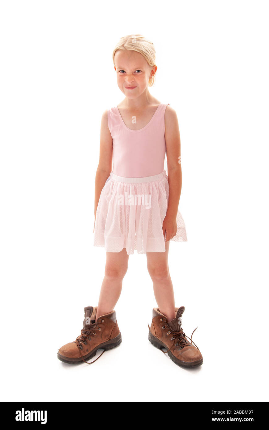 Jeune fille blonde s'habille en costume de ballet et papa de la grandes bottes  de marche Photo Stock - Alamy