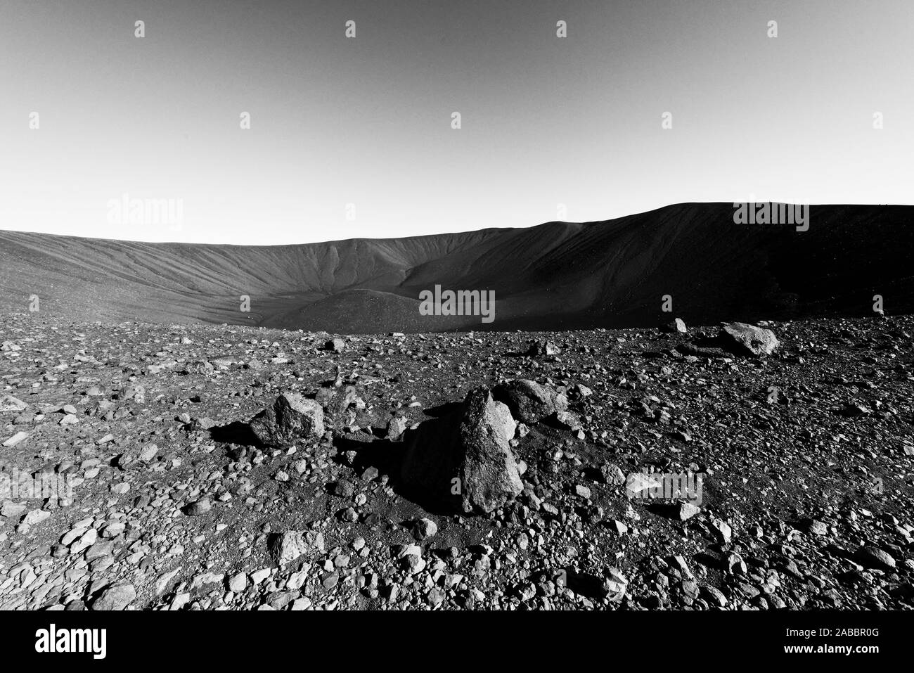 Cratère Hverfjall près du lac Myvatn en Islande, l'un des plus grands cratères volcaniques dans le monde avec un diamètre de près de 800m au dessus. Banque D'Images