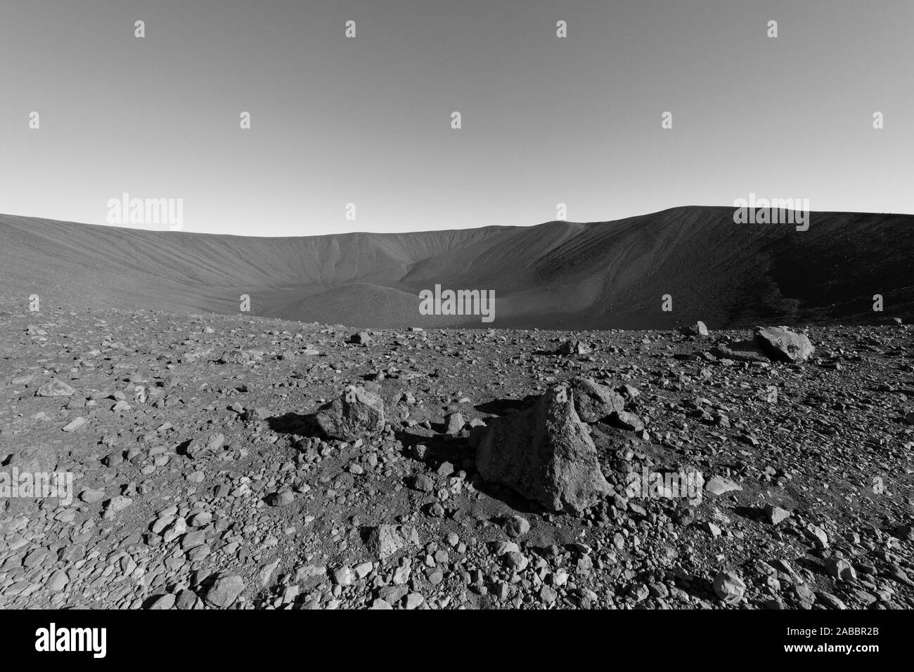 Cratère Hverfjall près du lac Myvatn en Islande, l'un des plus grands cratères volcaniques dans le monde avec un diamètre de près de 800m au dessus. Banque D'Images