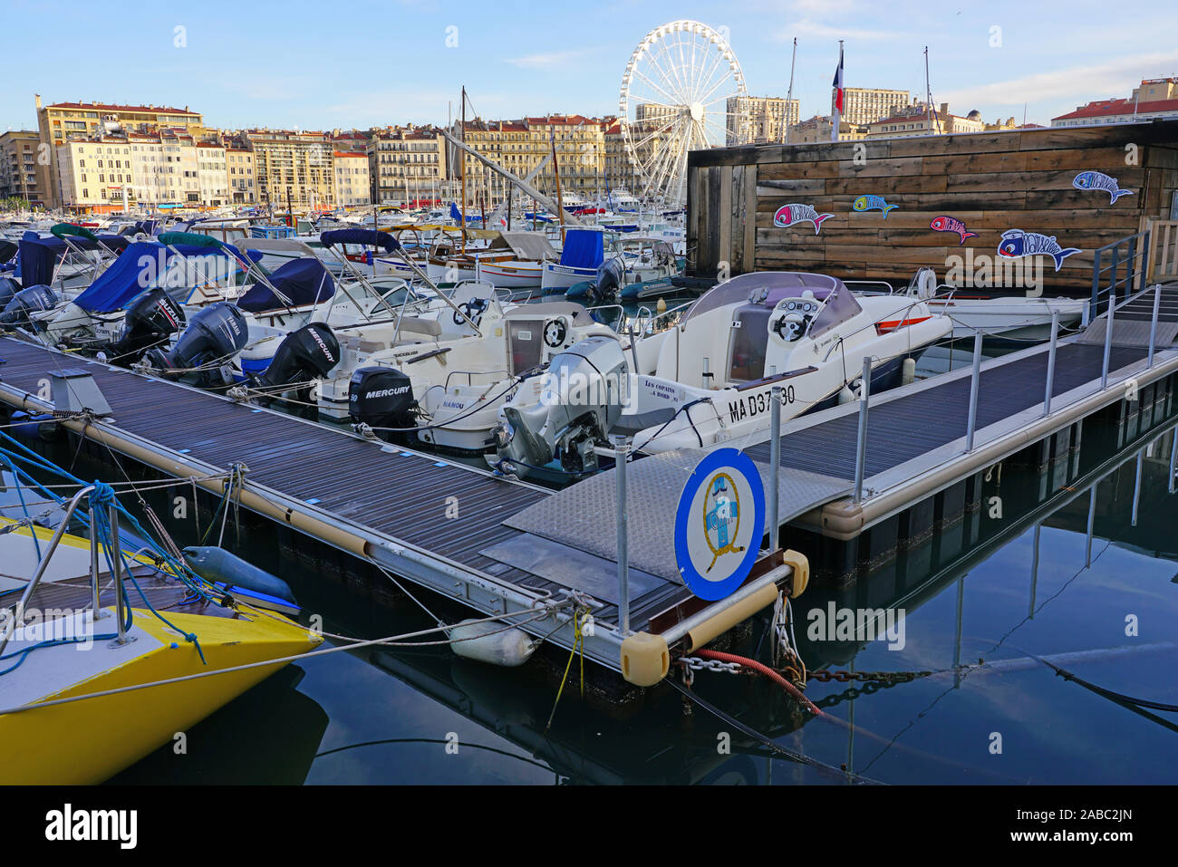 MARSEILLE, FRANCE -13 nov 2019- Vue sur le monument Vieux Port et marina à Marseille, France. Banque D'Images