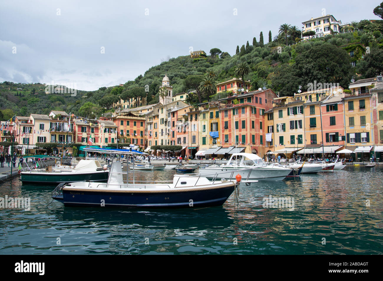 Portofino, eine hübsche Stadt an der Küste des Mittelmeer, Liguria, Italie. Banque D'Images