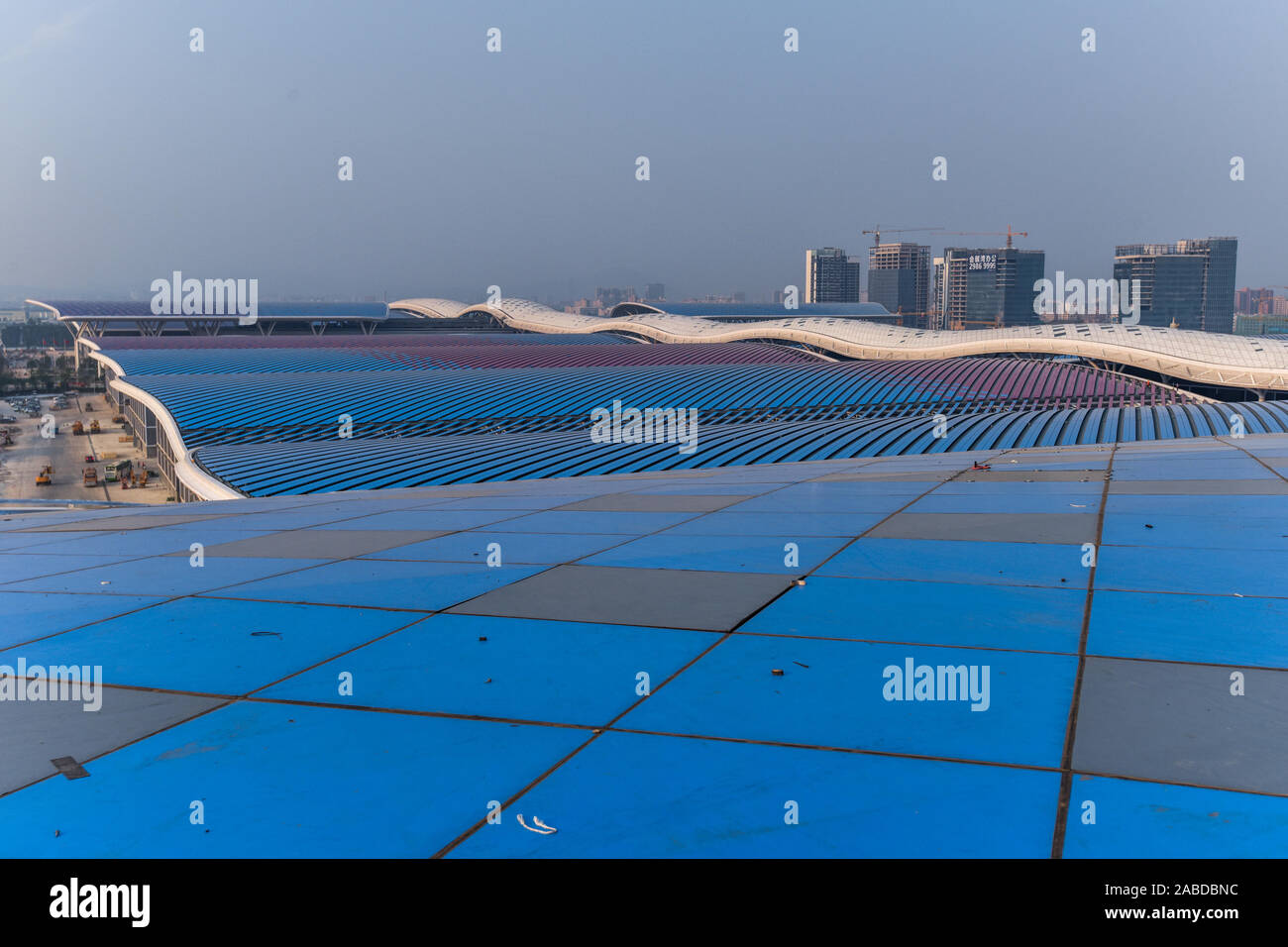 Une surveillance étroite de Shenzhen World Exhibition & Convention Center de la ville de Shenzhen, province du Guangdong en Chine du Sud, 21 octobre 2019. Shenzhen Wor Banque D'Images