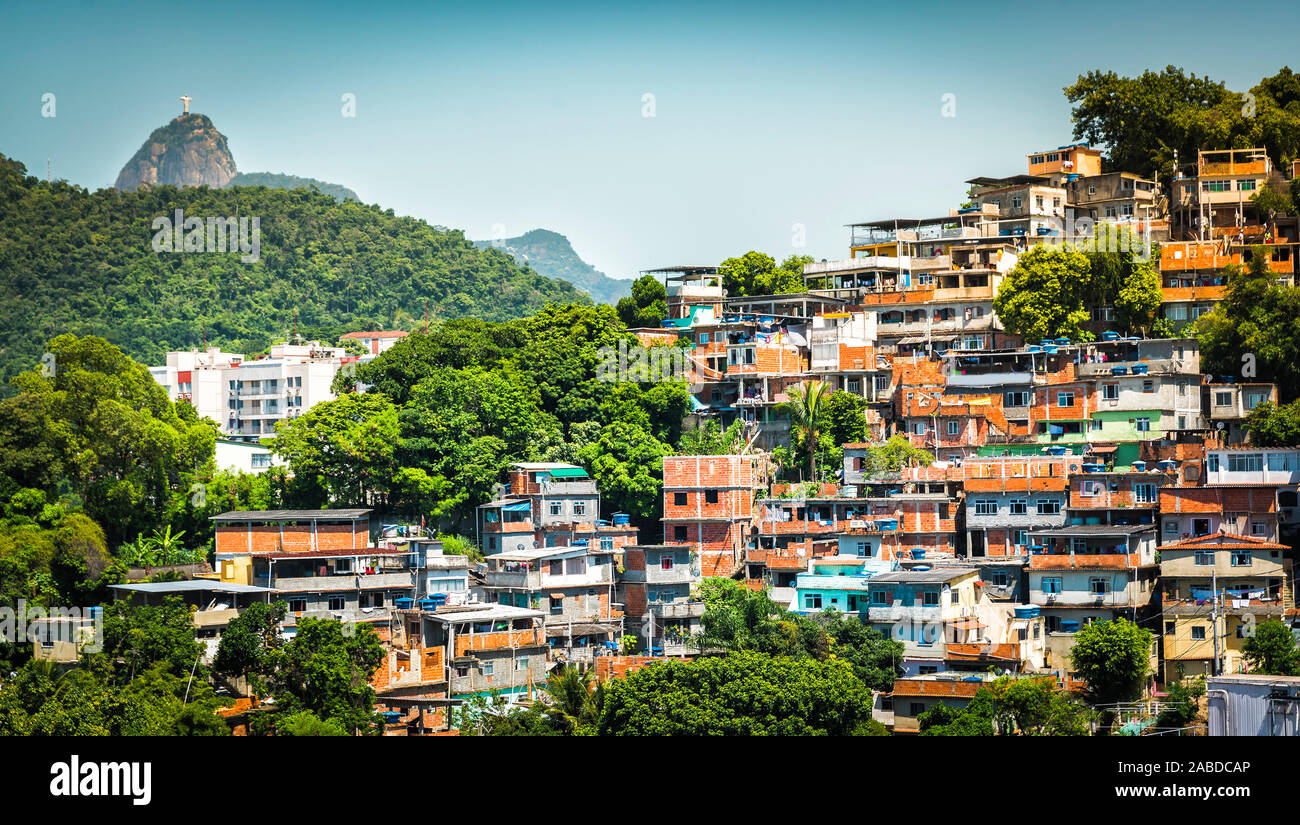 Le Christ à la favela (bidonville à) à Rio de Janeiro, Brésil Banque D'Images