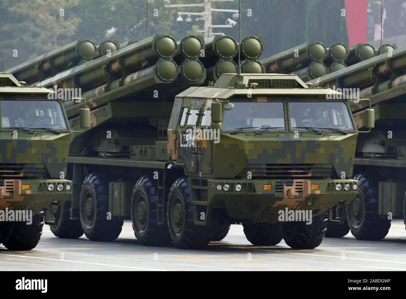 Un canon automoteur marches de la formation d'un groupe pour célébrer le 70e anniversaire de la fondation de la République populaire de Chine à Beijing, le 1 octobre Banque D'Images