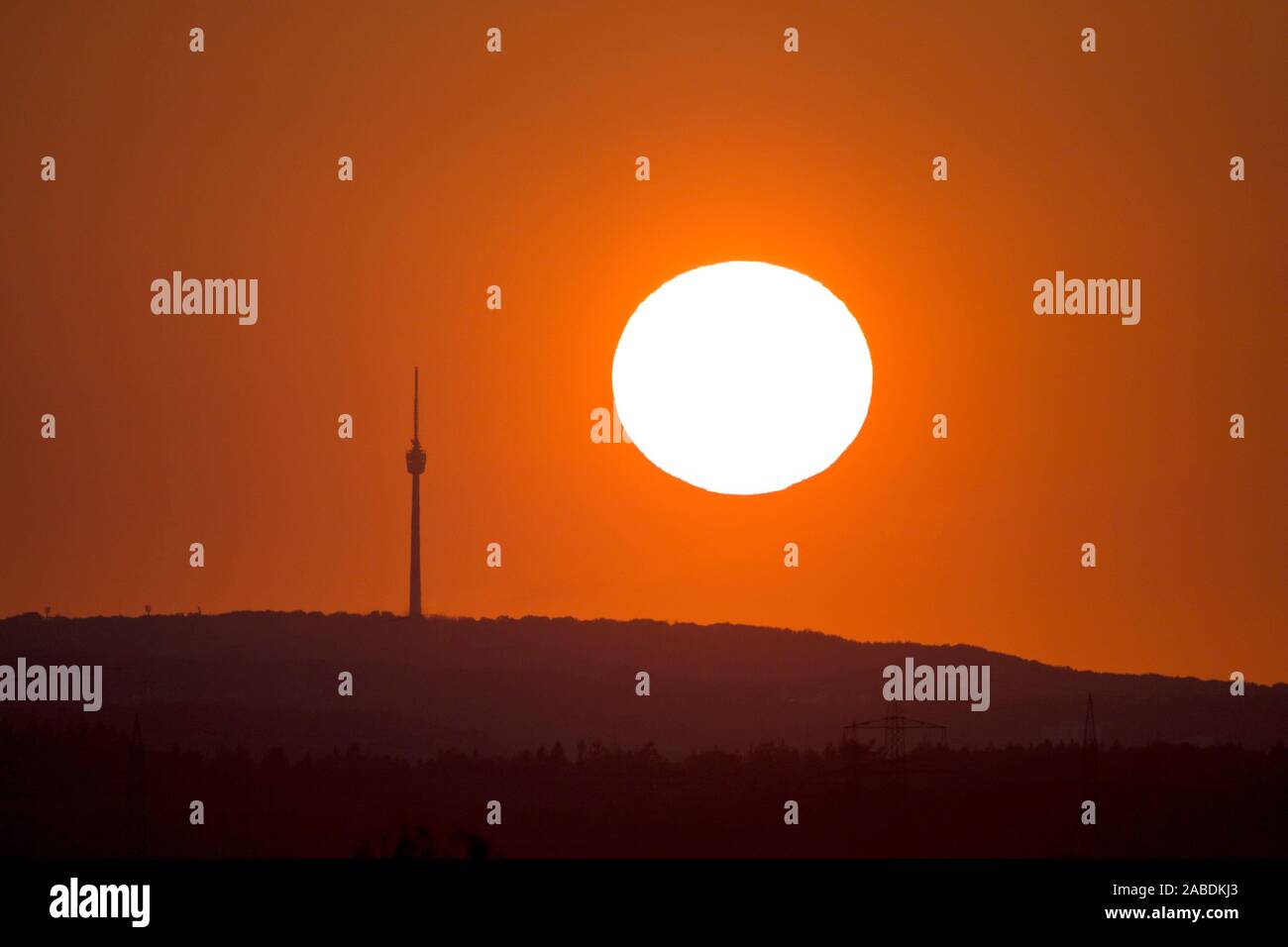 Sonnenuntergang mit Stuttgarter Fernsehturm Banque D'Images