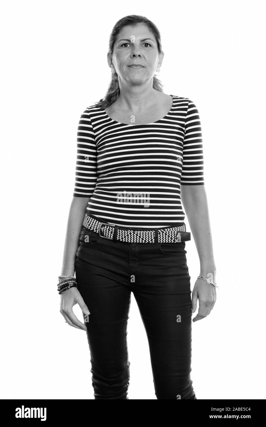 Studio shot of mature belle femme debout Banque D'Images Studio shot of mature belle femme debout Banque D'Images