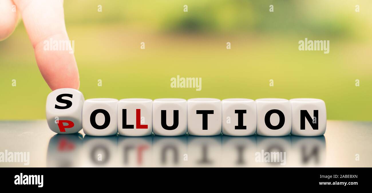 Un tour de main et change le mot dés "pollution" à la "solution". Banque D'Images
