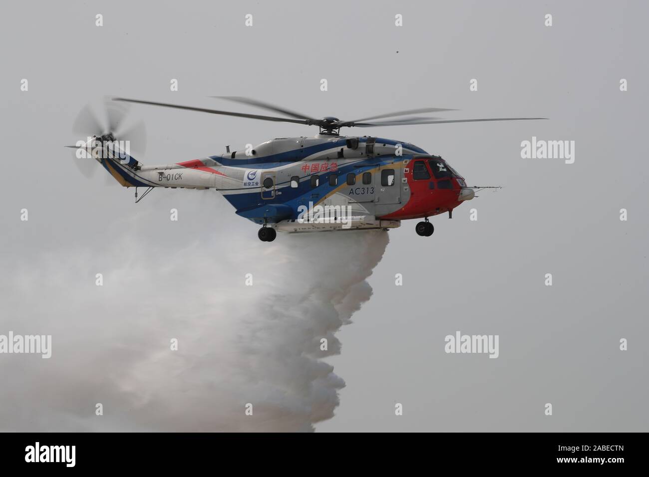 AC313, le premier des avions de fabrication chinoise autorisée par l'autorité de l'aviation civile en Chine de feu de demonstrats à l'Expo 2019 China Helicopter à Ch Banque D'Images