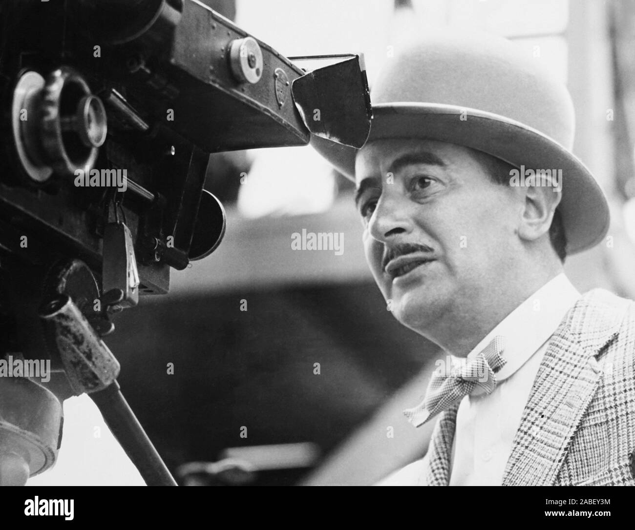 Les deux MME. CARROLLS, directeur Peter Godfrey, en costume pour son ...