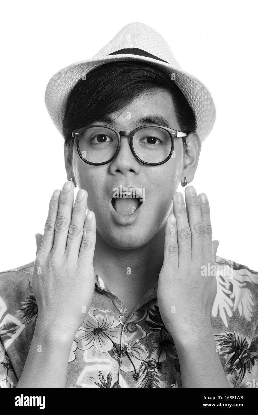 Visage de jeune homme touristique bel asiatique à choqué Banque D'Images