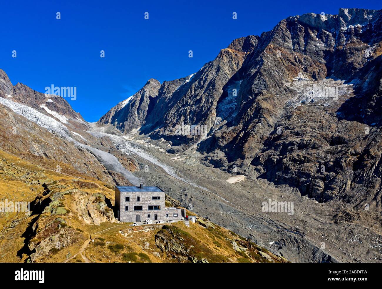Refuge de montagne Peter Tscherrig Anenhütte, Lötschental, Valais, Suisse Banque D'Images