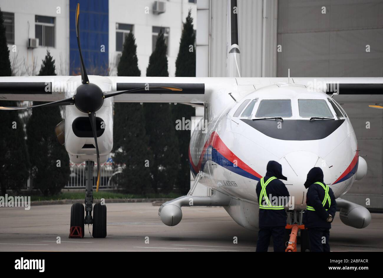 (191127) -- XI'AN, le 27 novembre 2019 (Xinhua) -- Photo prise le 27 novembre 2019 montre un Xinzhou-60 Avion de télédétection à Xi'an, province du Shaanxi du nord-ouest de la Chine. Chine fabricant d'avions de Xi'an Aircraft Industry (XAC) a livré deux Xinzhou-60 Avion de télédétection à l'Académie des Sciences Chinoise (CAS) pour les missions d'observation aérienne. Ding Yaxiu, concepteur en chef de l'avion, a déclaré que l'avion d'observation aérienne est adaptée de l'Xinzhou-60 appareil développé par la société pour mieux répondre à la demande d'exécution d'équipements fonctionnels différents pour div Banque D'Images