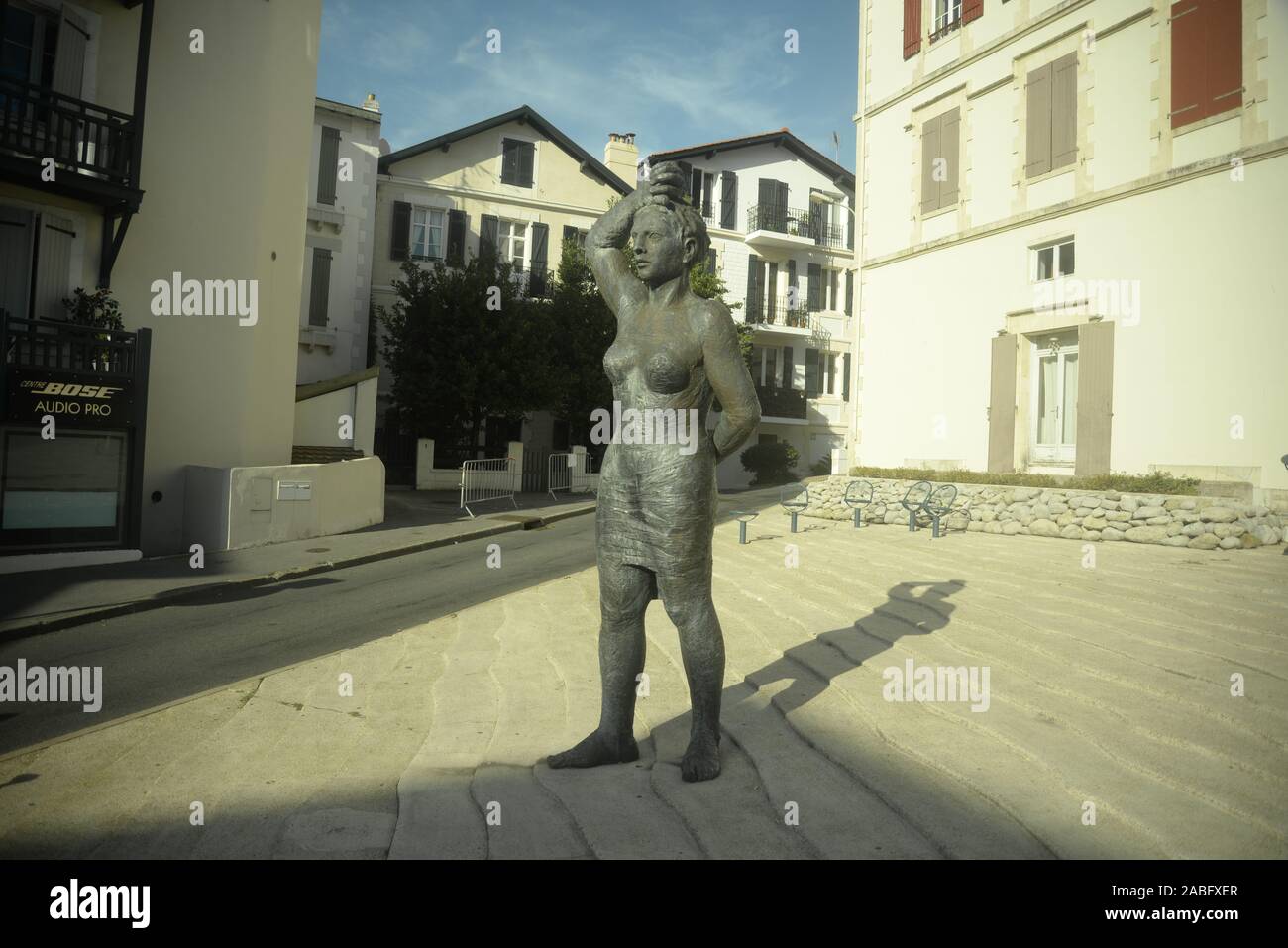 France : statue d'une femme basque angoissé face à la mer, pasakdek Banque D'Images