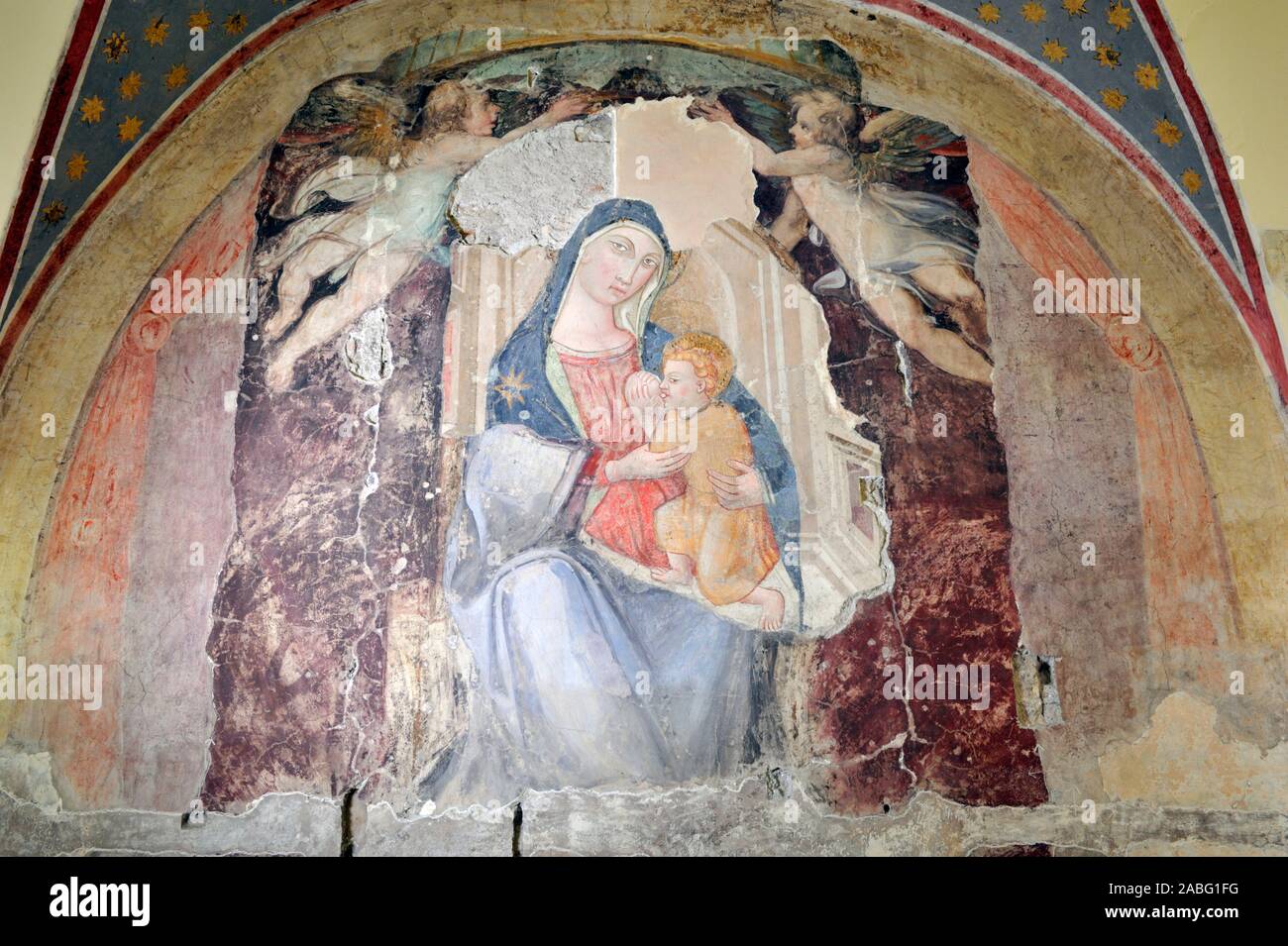 La fresque de la Madonna del Latte (14ème siècle) dans l'église désaffectée de Santa Marta al Collegio Romano, Rome, Italie Banque D'Images