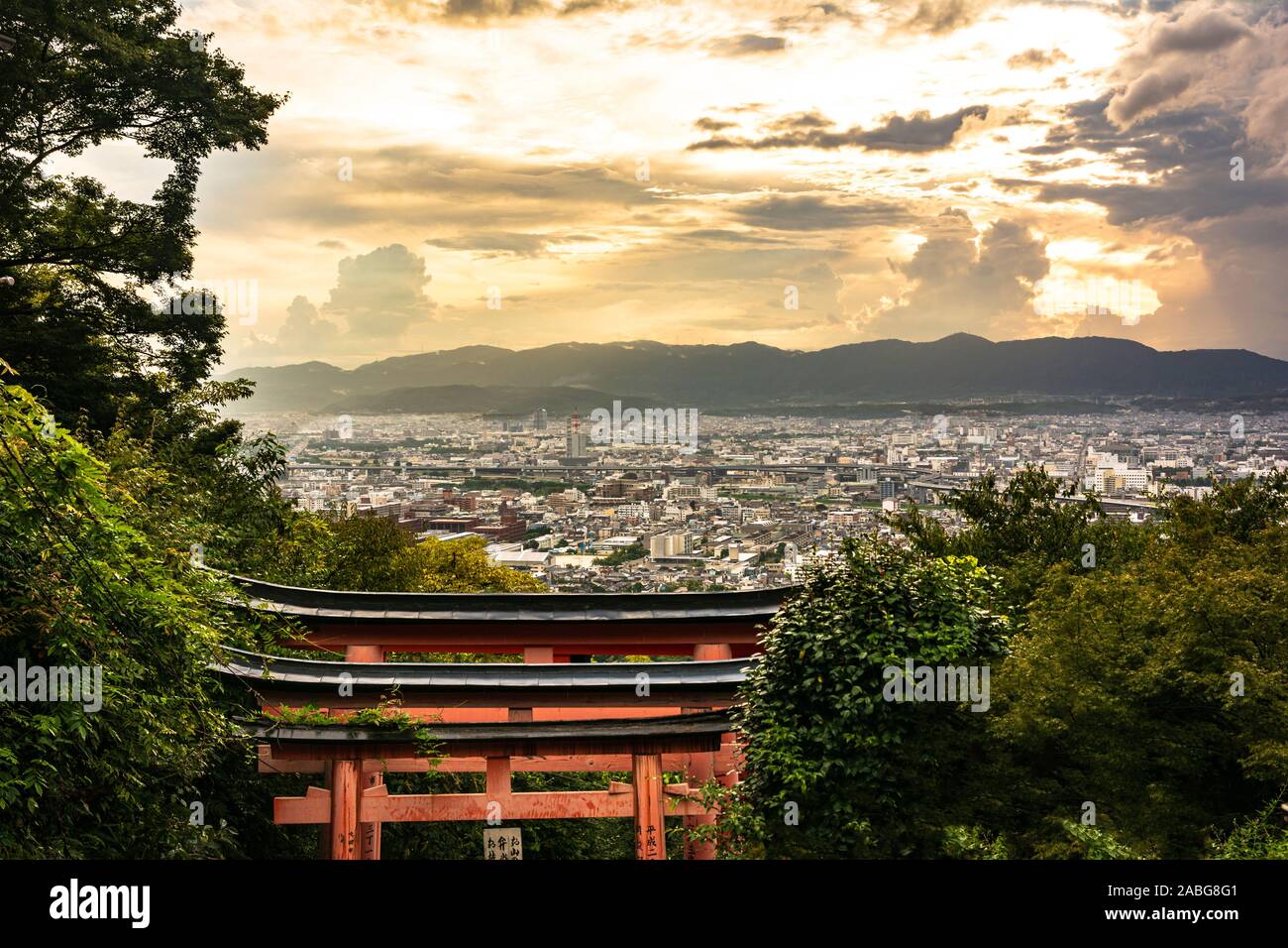 Vue panoramique de Kyoto du Fushimi Inari Taisha, Honshu, Japan Banque D'Images