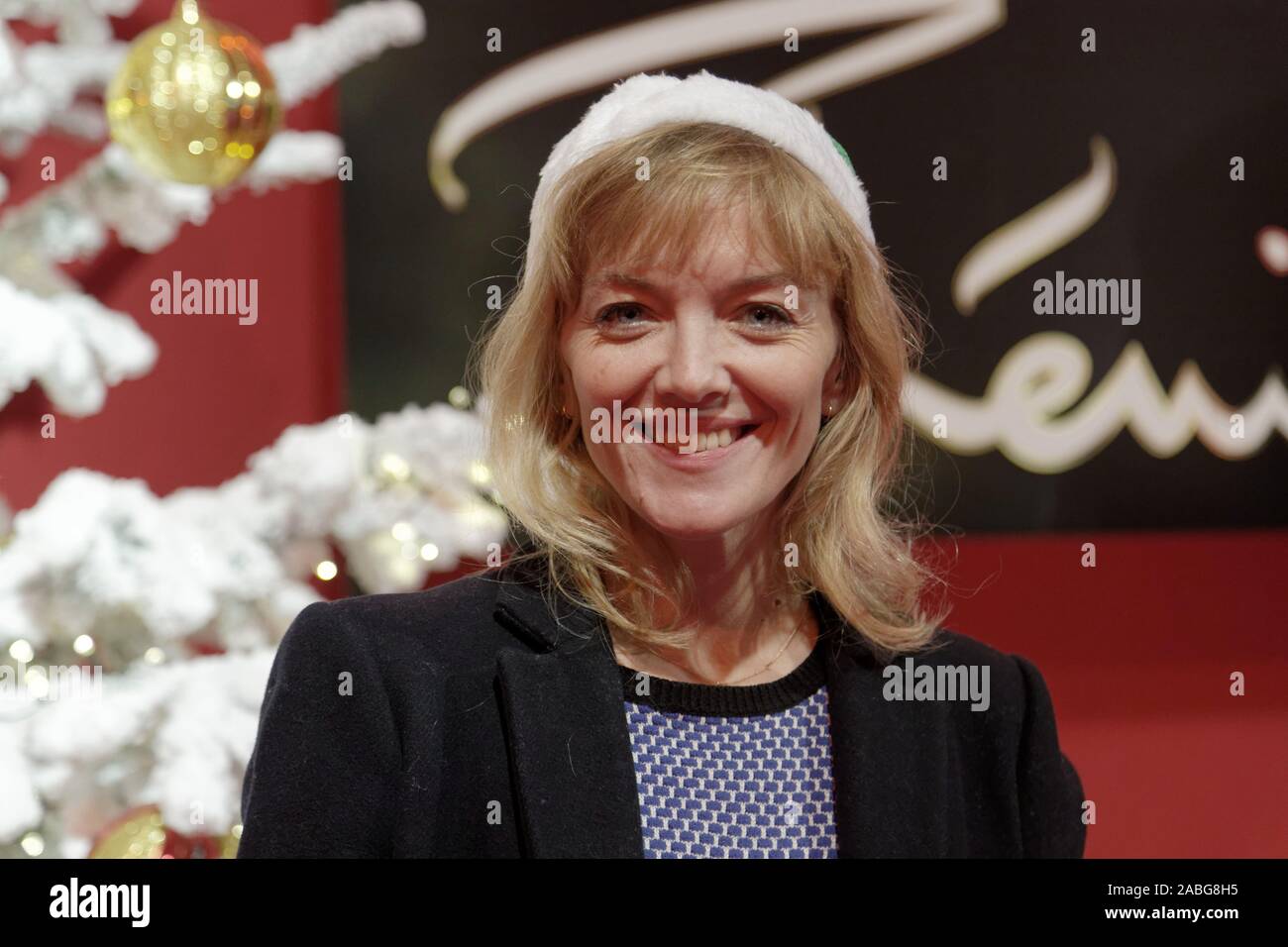 Paris, France.20 novembre 2019. Maya Lauque assiste au lancement du « Peres Noel Verts » du secours populaire Français à Paris, France Banque D'Images