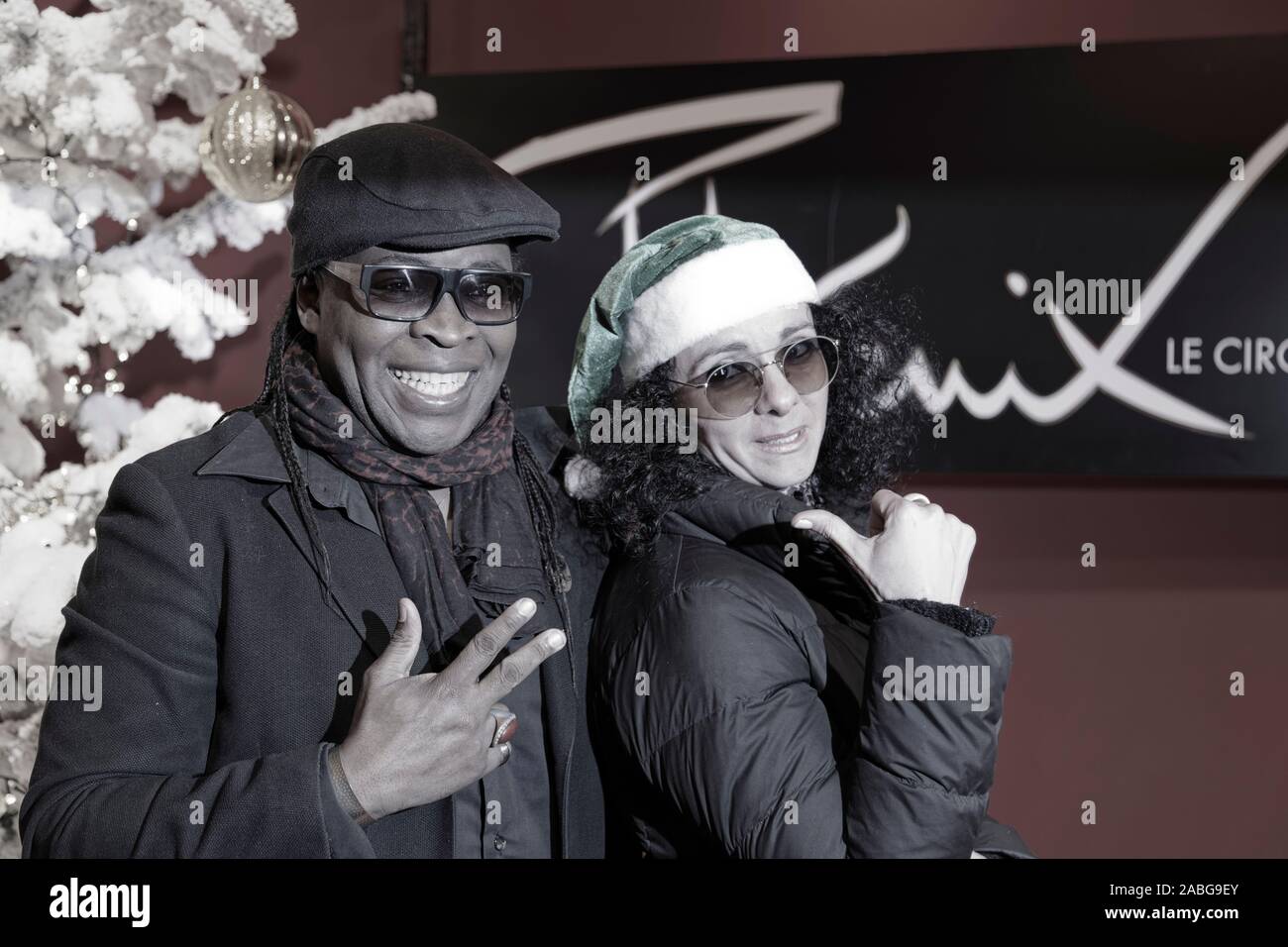 Paris, France.20 novembre 2019.Billy Obam et son épouse Olive Berbere assistent au lancement de The'Peres Noel Verts par secours populaire Français, Paris, France Banque D'Images