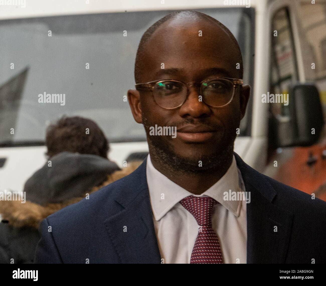 Londres, Royaume-Uni. 27 Nov, 2019. Parti libéral-démocrate, conférence de presse pour discuter de l'élection générale arrivées : l'ancien ministre conservateur Sam Gyimah (photo), Chuka Umunna conservateur et ancien vice-premier ministre Lord Hesseltine. Crédit : Ian Davidson/Alamy Live News Banque D'Images