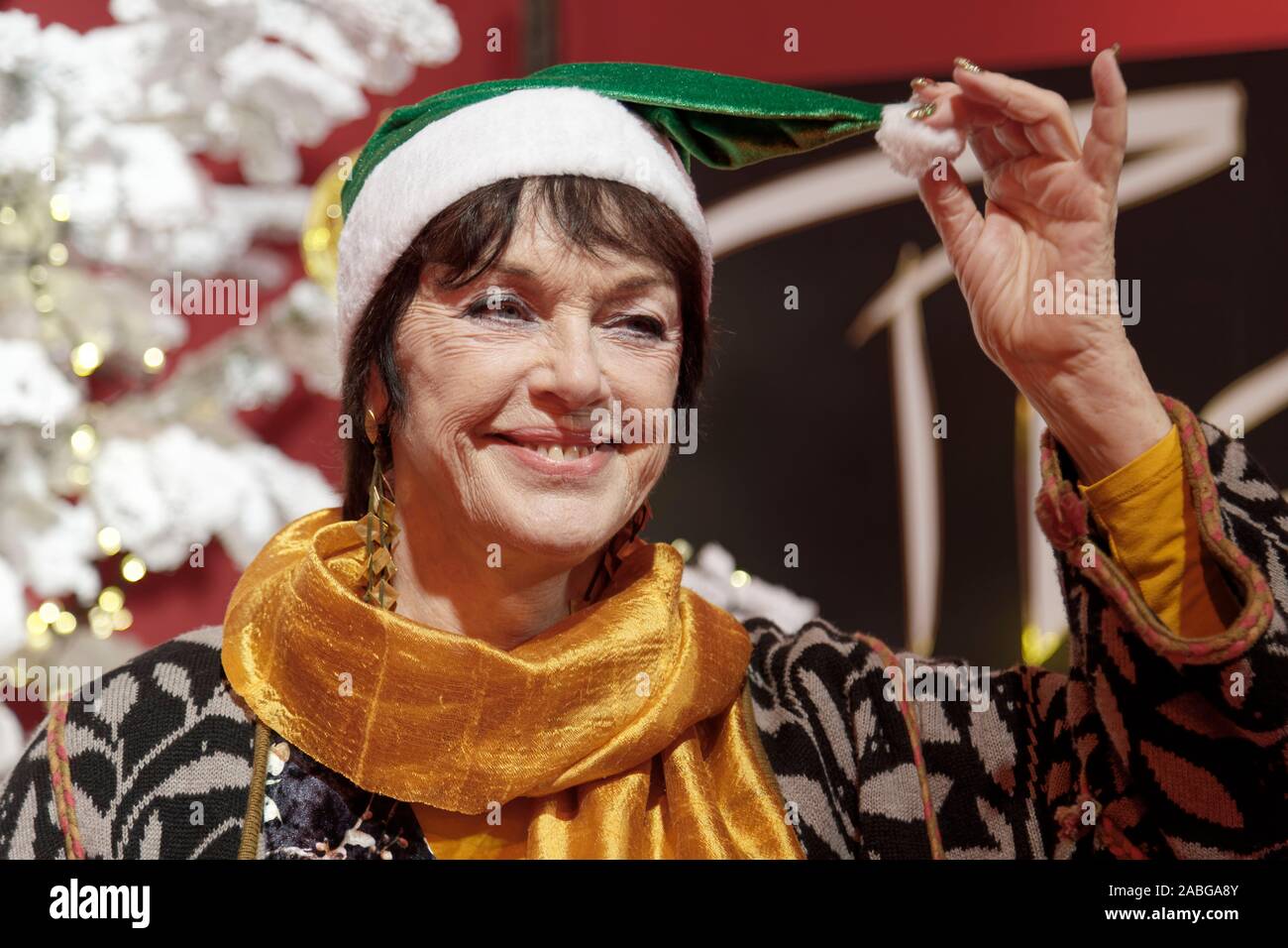 Paris, France.20 novembre 2019. Anny Duperey assiste au lancement du « Peres Noel Verts » du secours populaire Français à Paris, France Banque D'Images