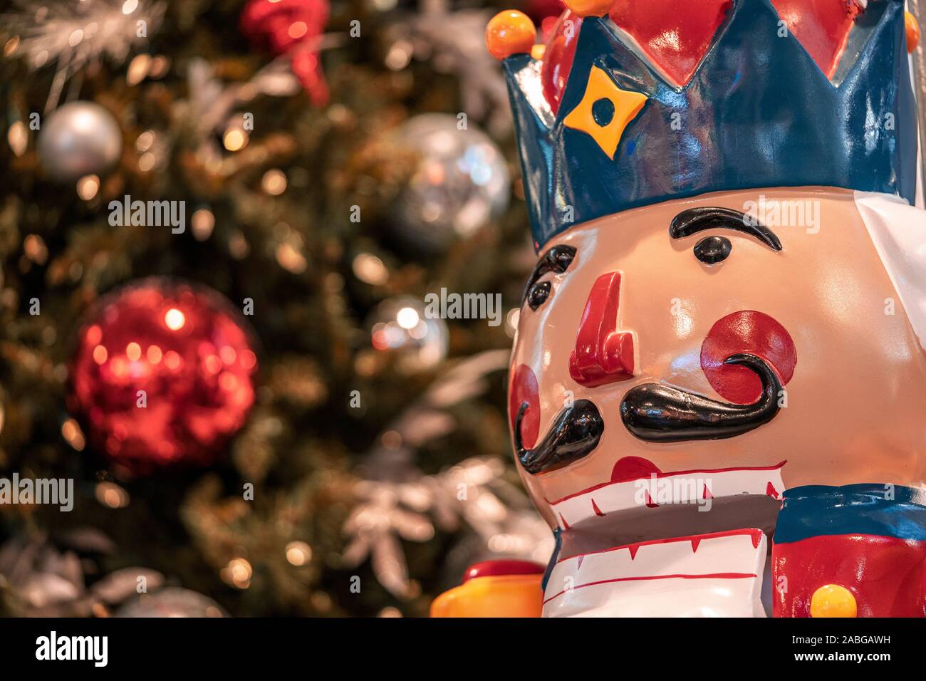 Hershey, PA / USA - 26 novembre 2019 : Un grand soldat de plomb à un arbre de Noël est à l'écran en Hershey's Chocolate World. Banque D'Images