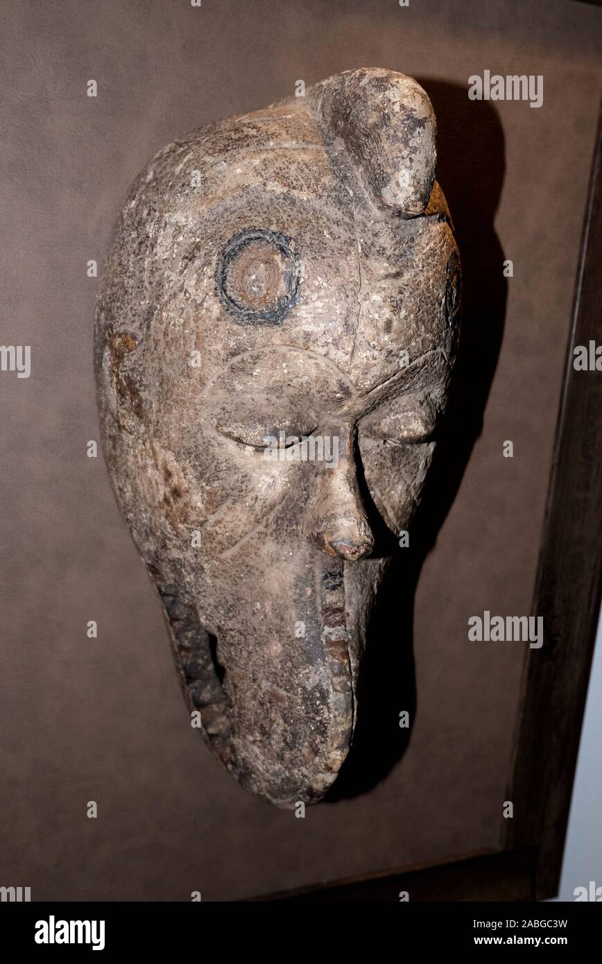 Masque africain au musée historique de Plovdiv - Balkans - BULGARIE Título : Tryavna -- Bulgarie d Aviso Banque D'Images
