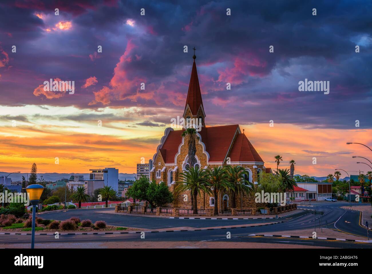 Coucher de soleil spectaculaire au-dessus de Christchurch, Windhoek, Namibie Banque D'Images