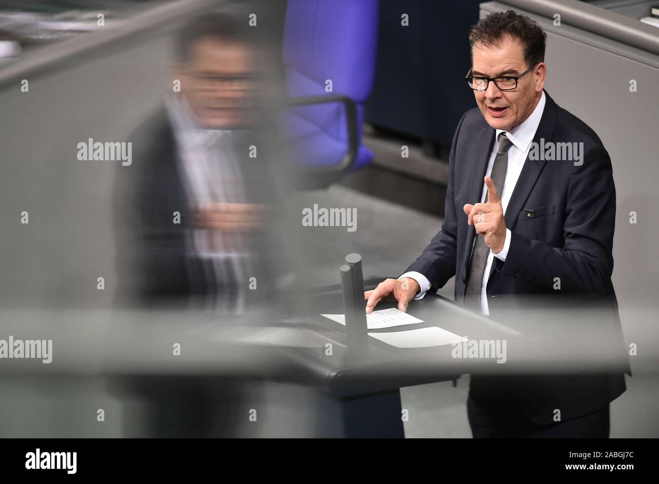 Berlin, Allemagne. 27 Nov, 2019. Gerd Müller (CSU), Ministre fédérale de développement, parle au Bundestag lors du débat sur le budget du ministère fédéral de la coopération économique et du développement en 2020. Crédit : Sven Braun/dpa/Alamy Live News Banque D'Images