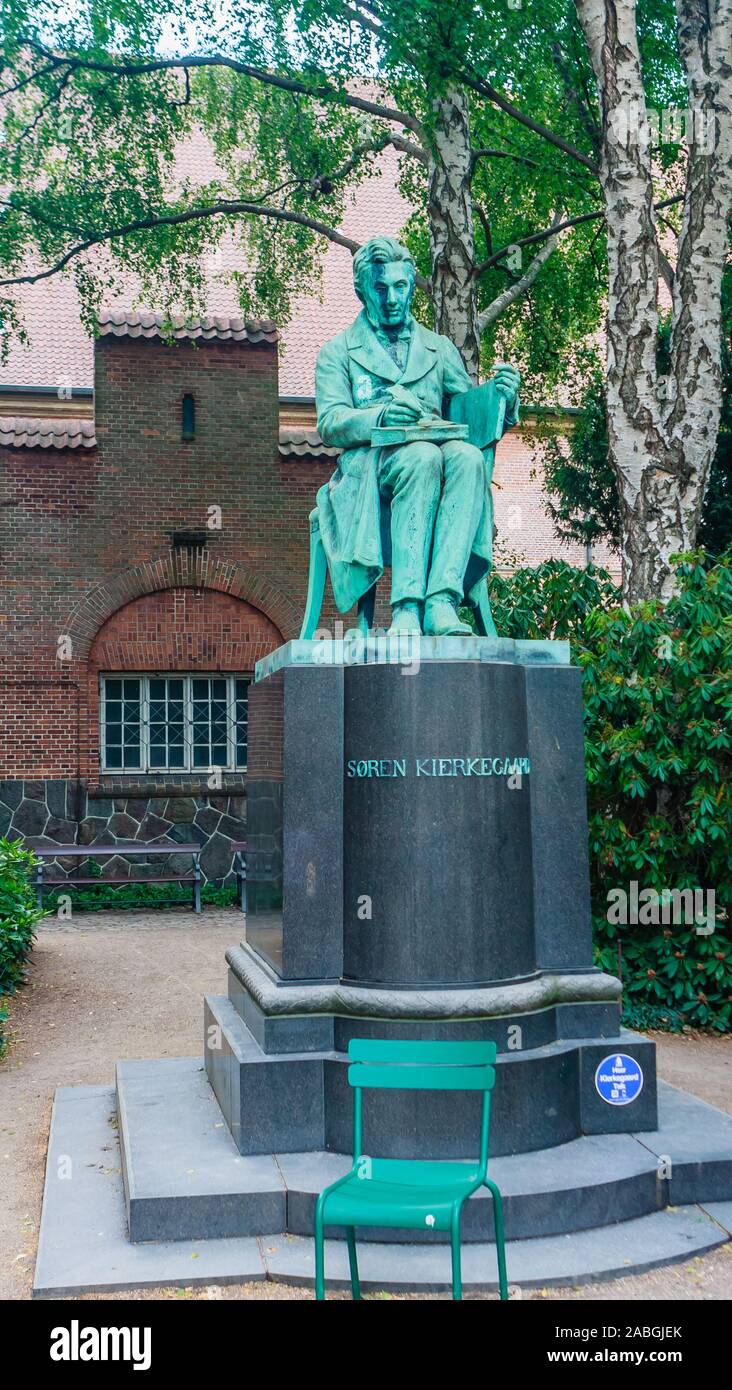 Une statue de Søren Kierkegaard dans le Bibliotekshaven. La Bibliothèque Royale Jardin. Copenhague. Danemark Banque D'Images