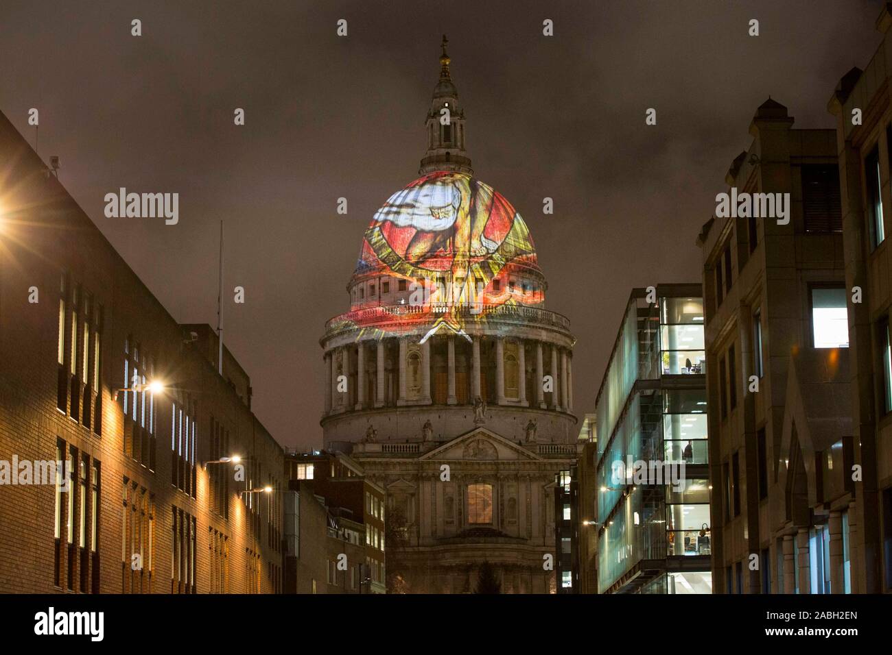 William Blake's masterpiece final "l'Ancien des Jours" est projetée sur