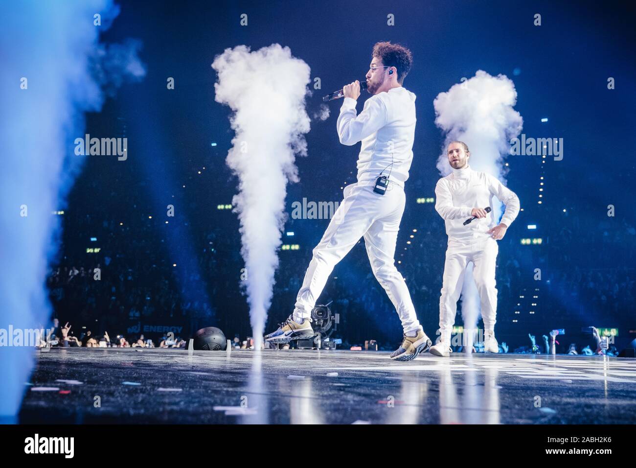 Zurich, Suisse. 22 novembre 2019. Le duo pop Suisse Mundart Lo & Leduc effectue un concert live au cours de la Nuit 2019 Energy Star au Hallenstadion à Zurich. (Photo crédit : Gonzales Photo - Tilman Jentzsch). Banque D'Images