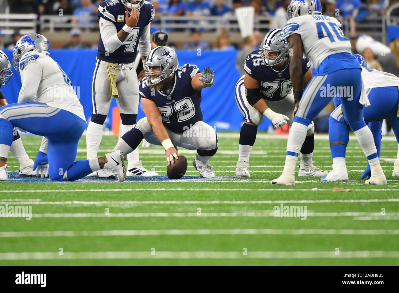 DETROIT, MI - Novembre 17 : Dallas Cowboys C Travis Frederick (72) en action au cours de NFL match entre les Cowboys de Dallas et Detroit Lions le 17 novembre 2019 au Ford Field de Detroit, MI (Photo by Dranberg/Cal Sport Media) Banque D'Images