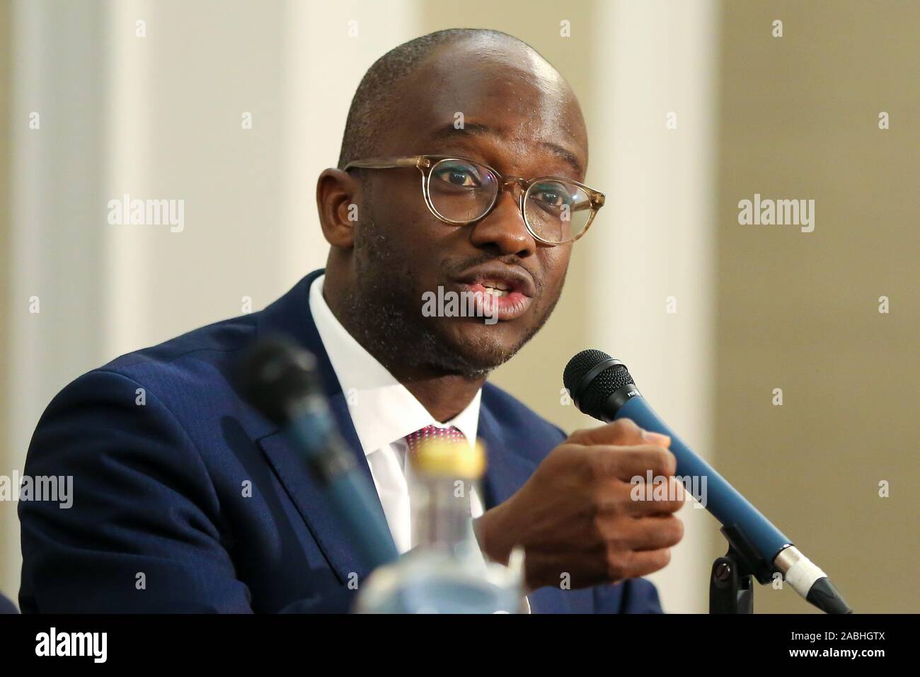 London, UK 27 Nov 2019 - Sam Gyimah, parle dans De Vere Grand Connaught Rooms, Holborn, centre de Londres, à l'activiste du parti et les membres des médias à propos de Brexit et la prochaine élection générale. Seigneur, Michael Heseltine, prend en charge les candidats libéraux démocrates, Sam Gyimah et Chuka Umunna qui sont debout contre les conservateurs sur l'anti-Brexit manifestes. Credit : Dinendra Haria/Alamy Live News Banque D'Images