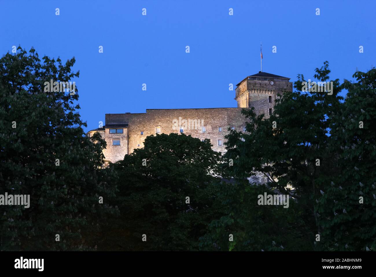 Le château fort de Lourdes est un château historique situé à Lourdes. Il est stratégiquement placé à l'entrée pour les sept vallées du Lavedan Banque D'Images