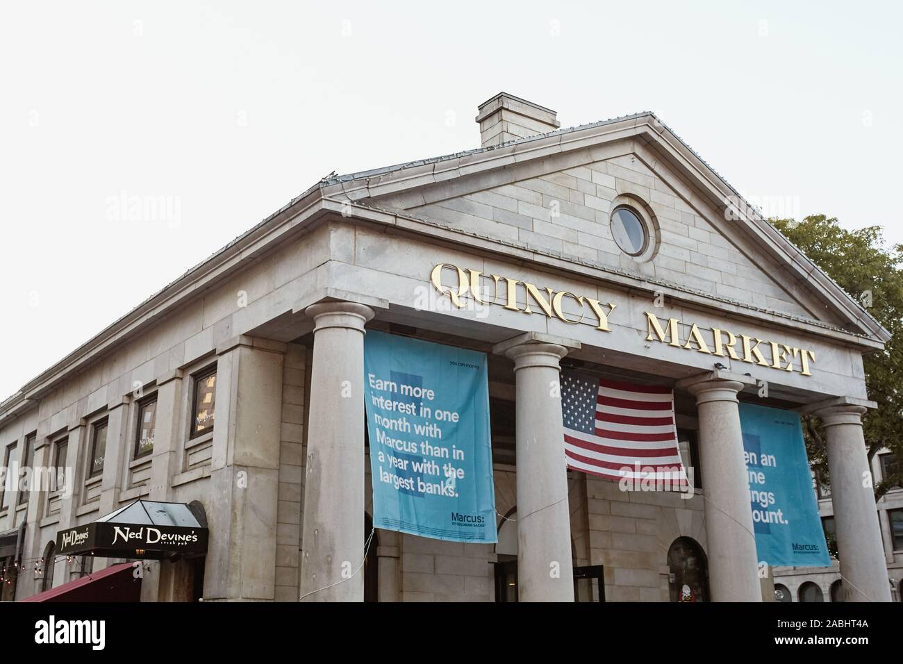 Boston, Massachusetts - Octobre 4th, 2019 : Extérieur de Quincy Market sur un jour d'automne Banque D'Images