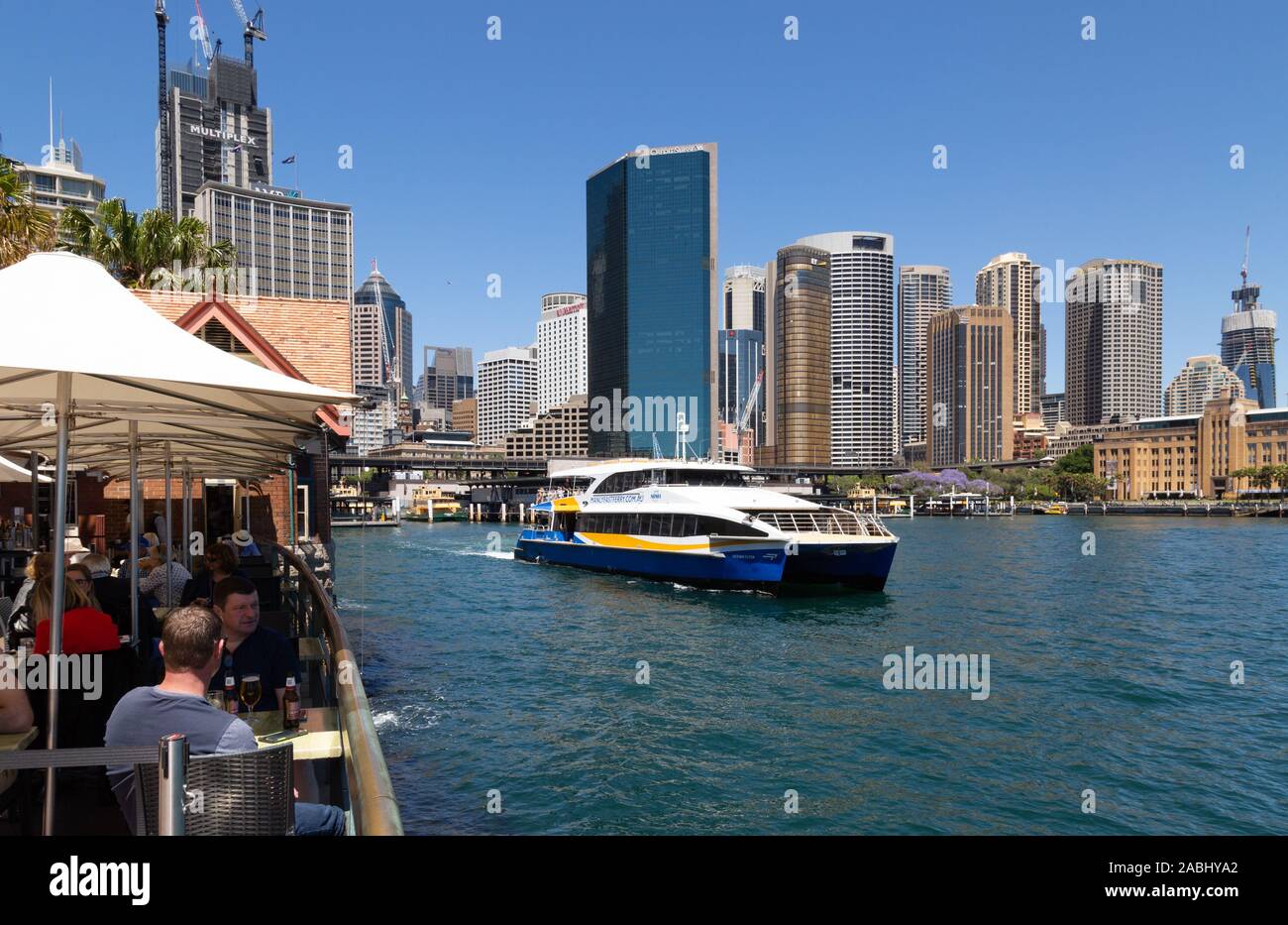 Le port de Sydney, le Ferry Manly Ferry rapide de Circular Quay, Sydney Harbour, Sydney Australie Banque D'Images