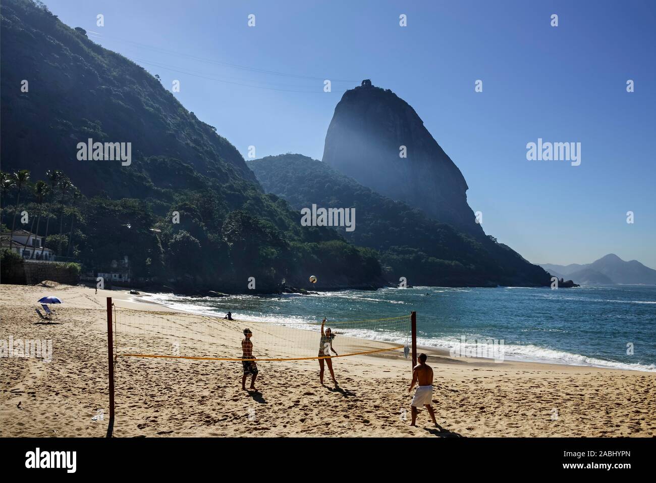 Praia Vermelha, plage, Beachball, Pain de Sucre, Rio de Janeiro, Brésil Banque D'Images