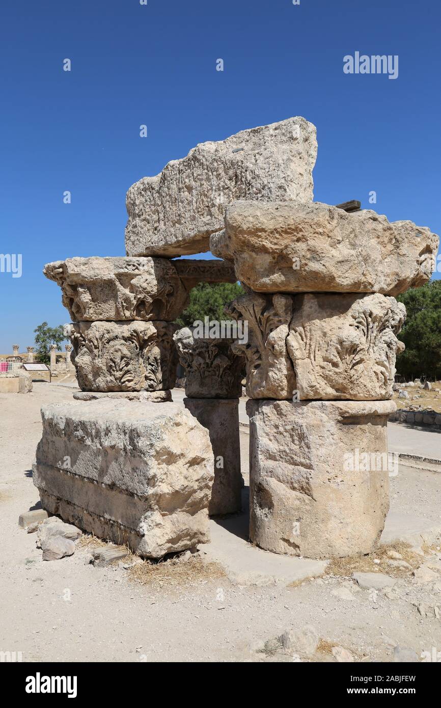 Les Capitales De La Colonne Corinthienne, La Citadelle, La Rue Ali Ben Al Hussein, Jabal Al Qalah, Amman, Jordanie, Moyen-Orient Banque D'Images