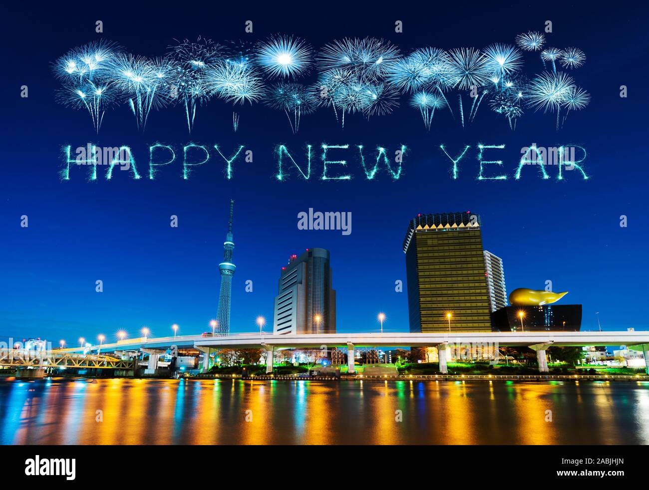 Bonne Année d'artifice célébrer plus de Tokyo cityscape at night, Japon Banque D'Images