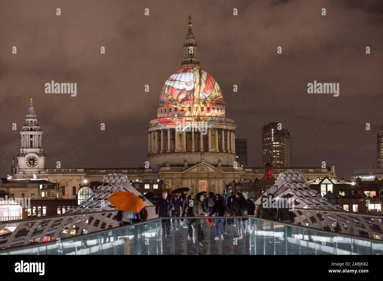 William Blake's masterpiece final "l'Ancien des Jours" est projetée sur