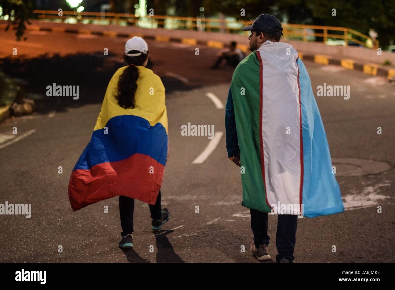 Des manifestations pacifiques continuent une semaine après la grève nationale, à Cali, Colombie, le mercredi, Novembre 27, 2019. Banque D'Images