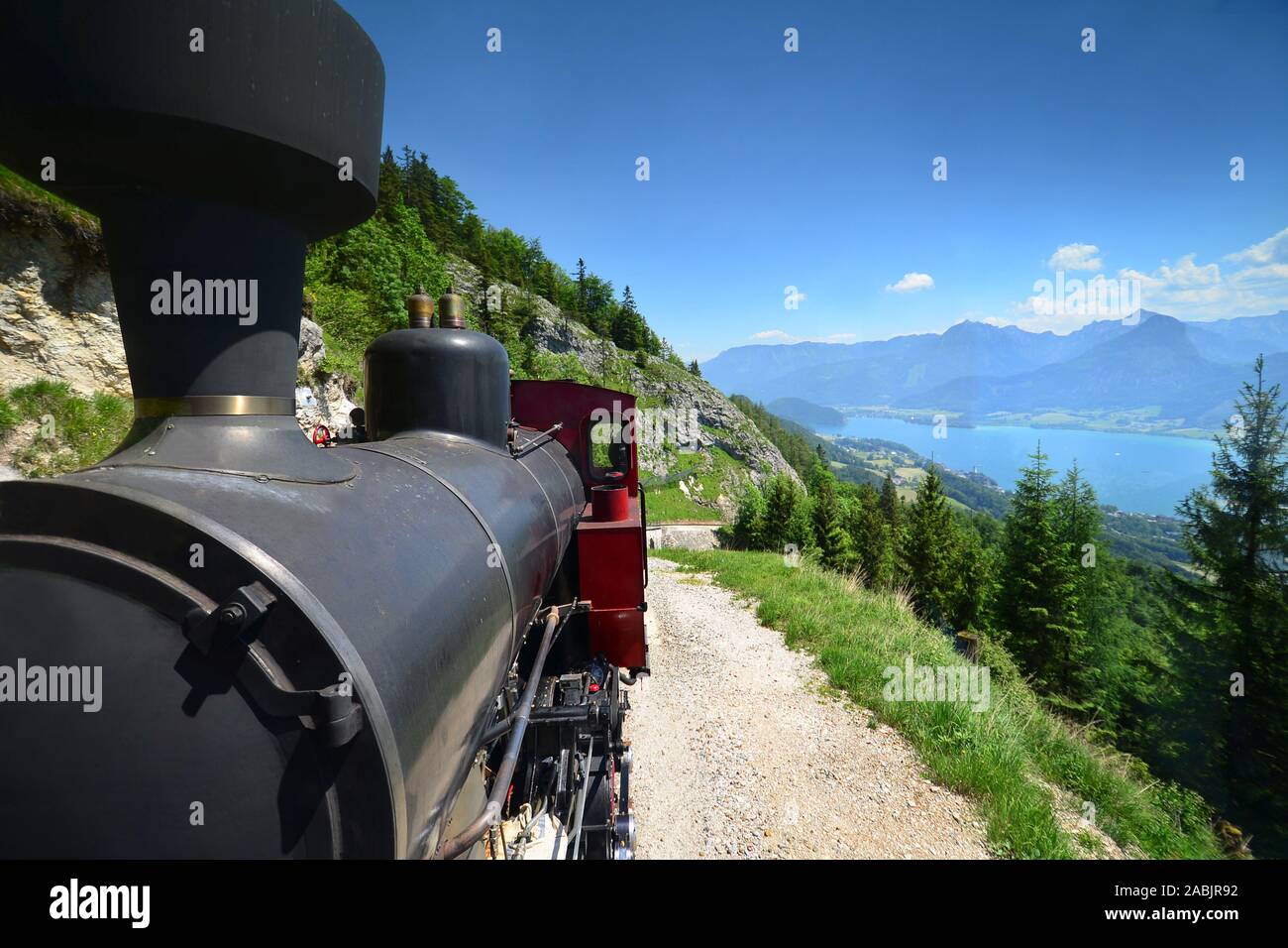 Chemin de fer de montagne Schafberg avec le Lac St Wolfgang en arrière-plan. Salzkammergut, Autriche Banque D'Images