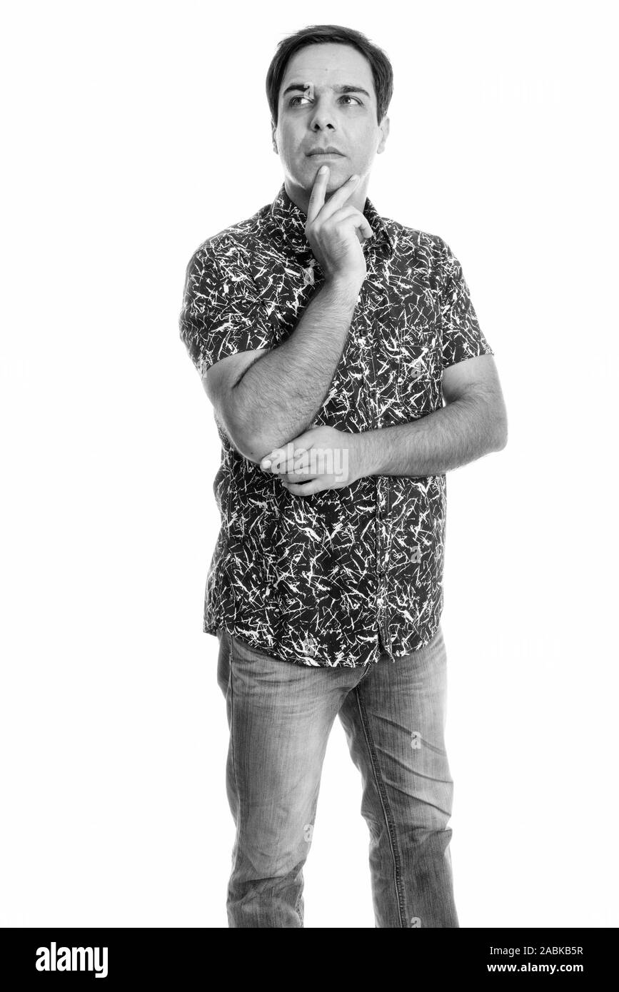 Studio shot of young man standing persan en pensant isolés contre fond blanc Banque D'Images Studio shot of young man standing persan en pensant isolés contre fond blanc Banque D'Images