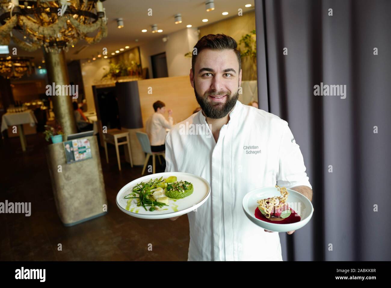 Christian Schagerl, Chef de Cuisine, dans le restaurant végétarien 'Tian' dans Frauenstraße 4 au Viktualienmarkt. [Traduction automatique] Banque D'Images