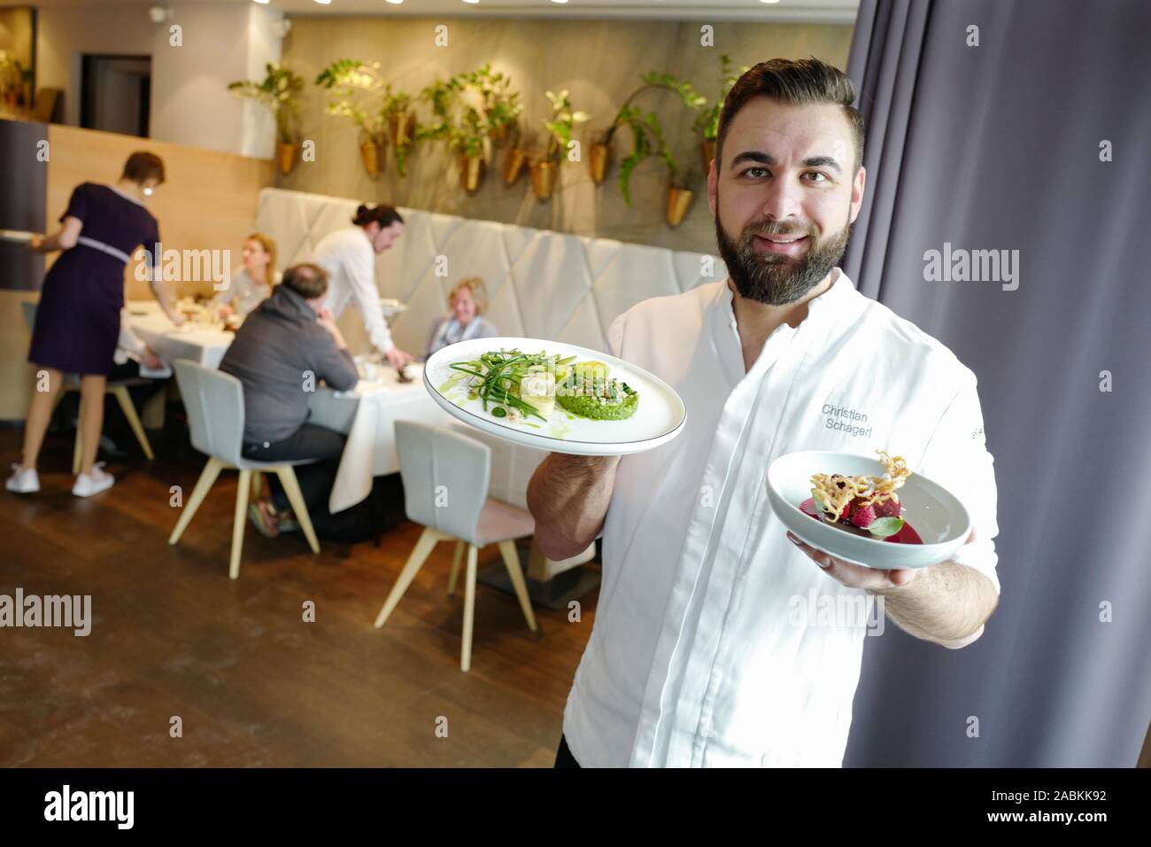 Christian Schagerl, Chef de Cuisine, dans le restaurant végétarien 'Tian' dans Frauenstraße 4 au Viktualienmarkt. [Traduction automatique] Banque D'Images